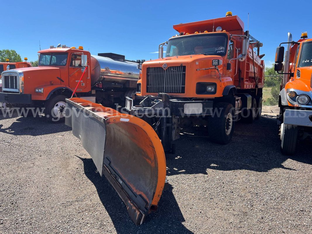 2005 International 5600i 6x6 Truck with Monroe Plow