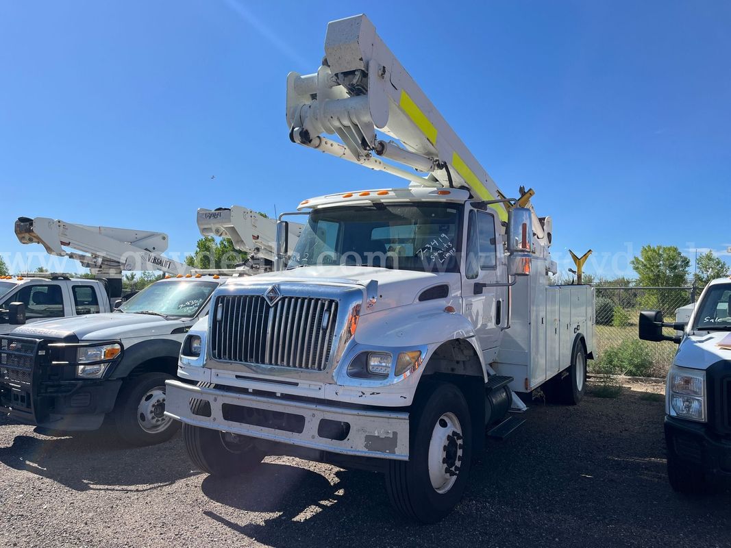 2006 International 7600 4x2 Bucket Truck