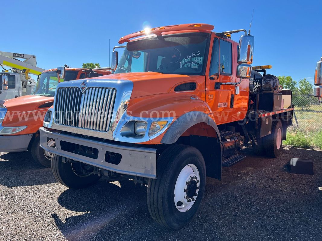 2007 International 7300 4x4 with Norstar Tank and Sprayer System