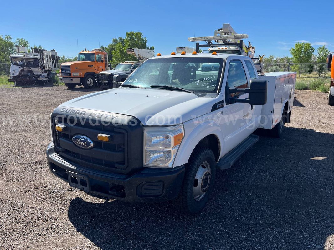 2011 Ford F-350 SD XL SuperCab Utility Bed DRW 2WD
