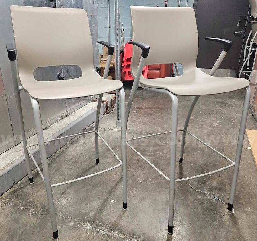 Set of 2 Beige Hard-Back High Chairs