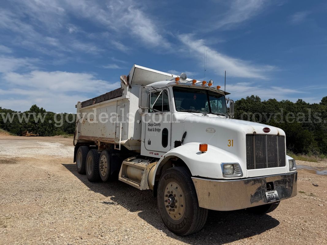 2004 White Peterbilt
