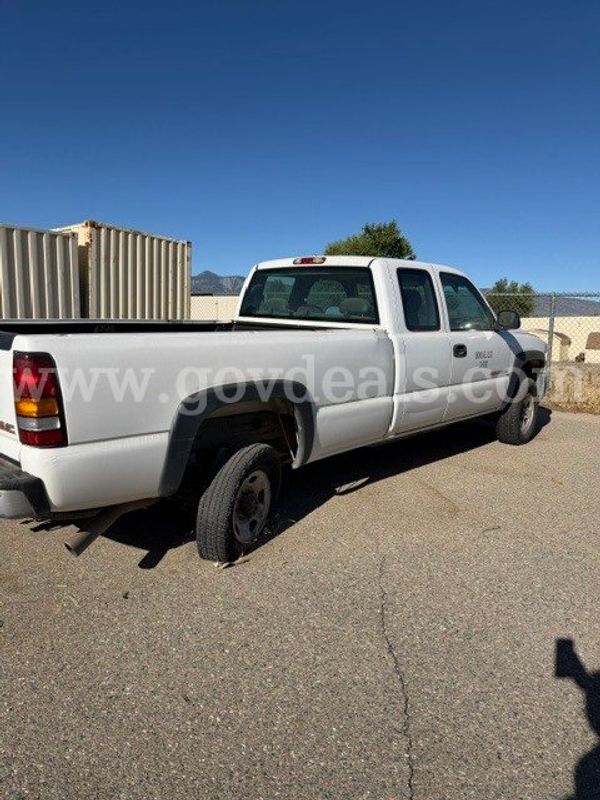 2007 GMC Sierra Classic 2500HD SL Ext. Cab Long Box 2WD