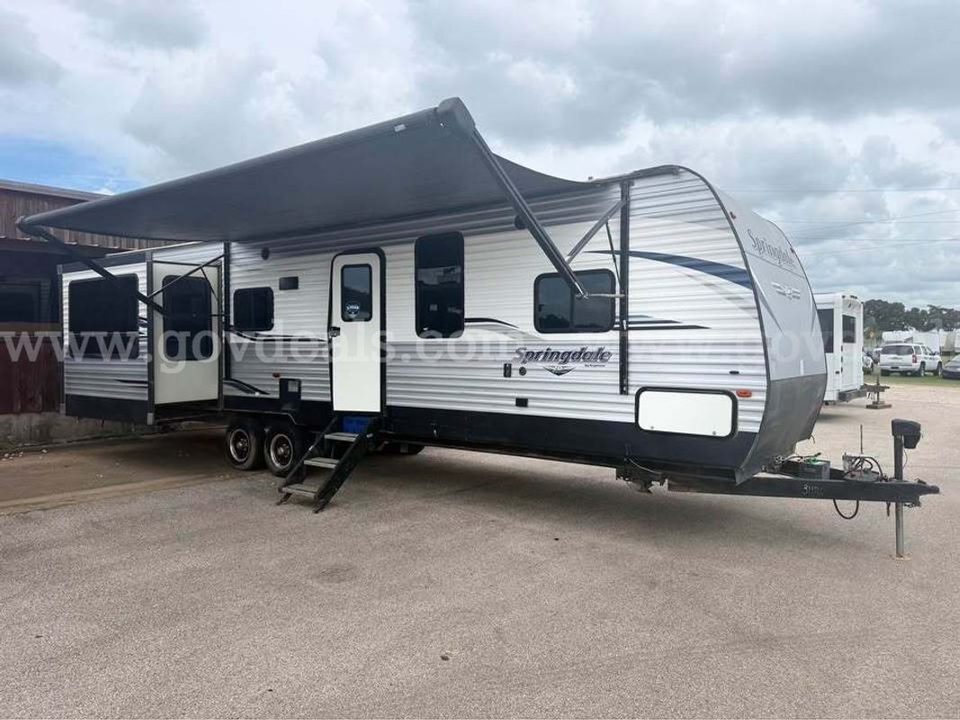 2020 Keystone Springdale 311RE Travel Trailer – 2 Slides – Arctic Package – Fireplace