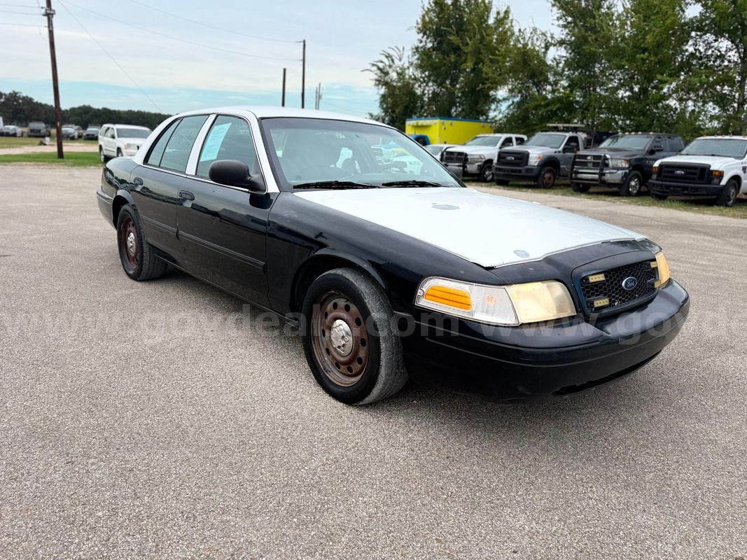 2011 Ford Crown Victoria – 4.6L V8 – Starts, Runs & Drives – 188K Miles