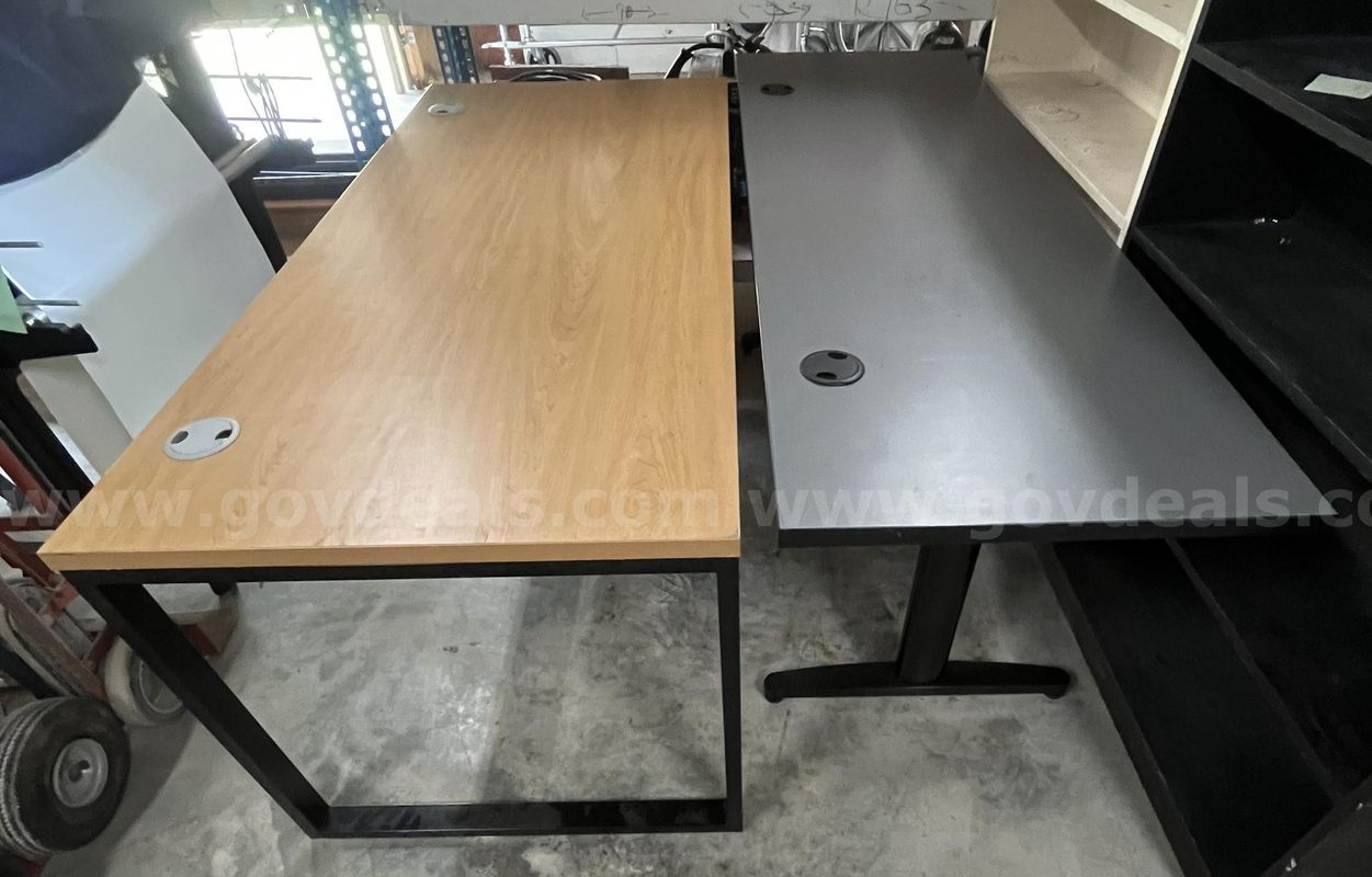 Lot of 2 Tables