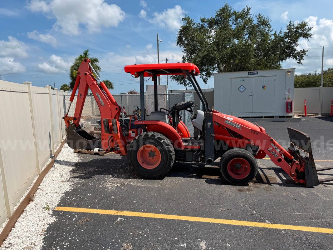 2005 Kubota - Forks and bucket included