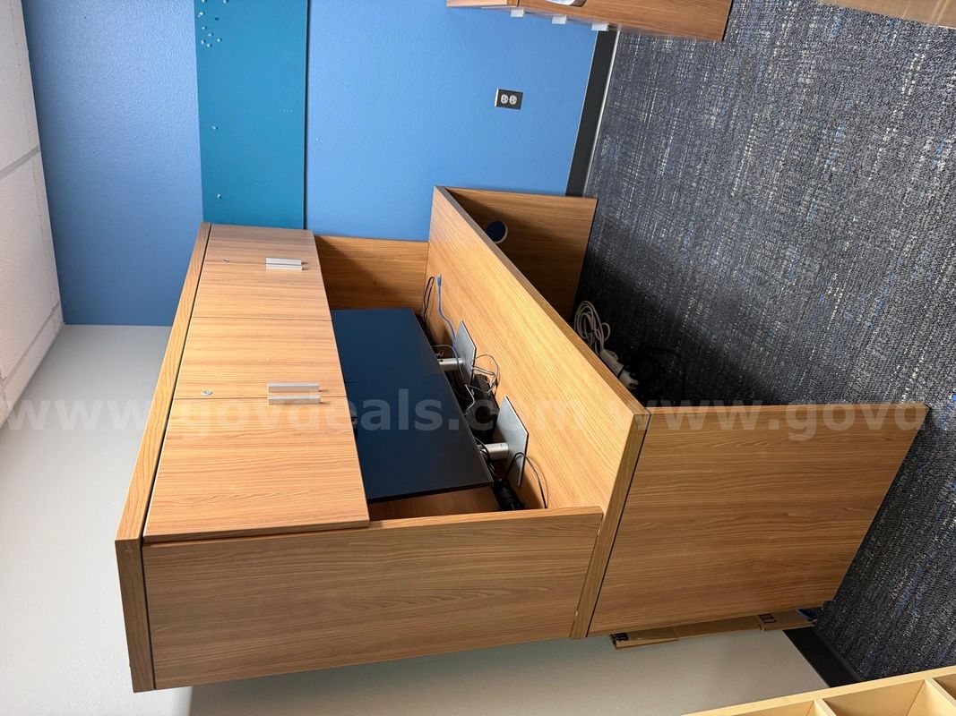 Office Desk with Hutch