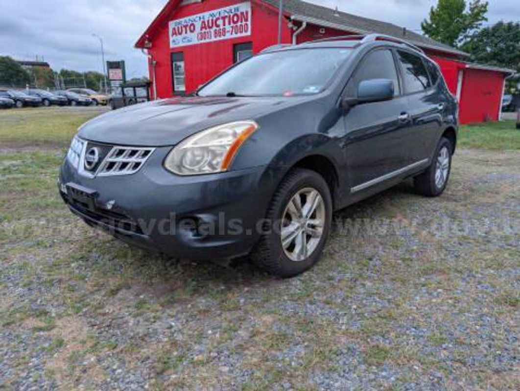 2013 Nissan Rogue SV SUV, 149,959 miles. Clean title.