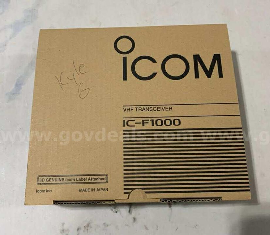 Icom F1000 VHF portable radio