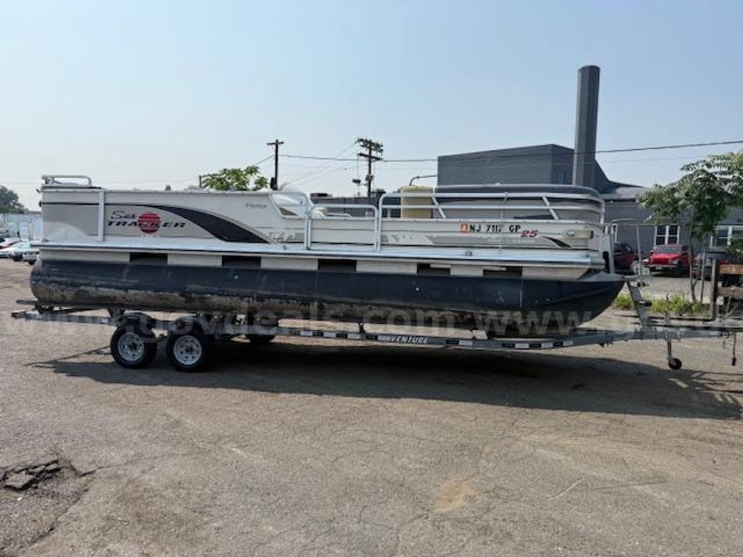 2001 Sun Tracker Party Barge Pontoon Boat