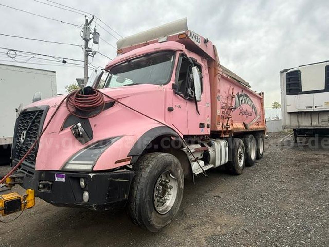2021 VOLVO VNL Dump Truck
