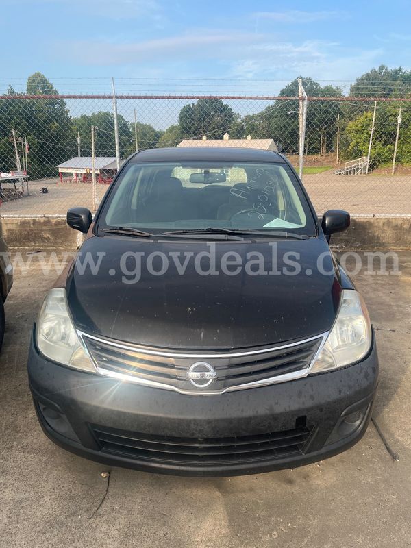 2010 Nissan Versa 1.8 S Hatchback