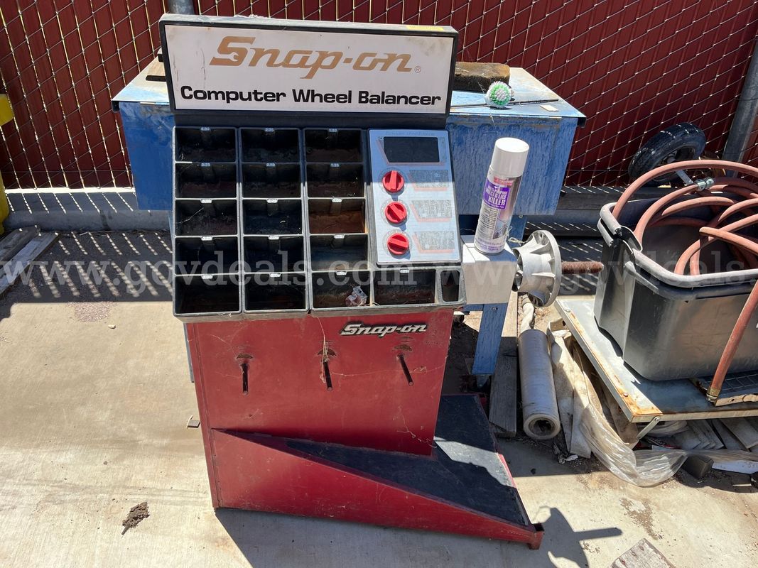 WHEEL BALANCER