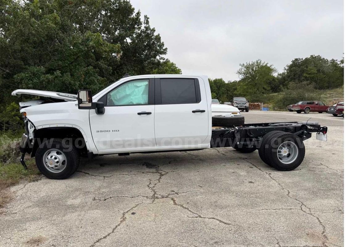 2025 Chevrolet Silverado 3500HD DAMAGED ON TEST DRIVE. CLEAN TITLE
