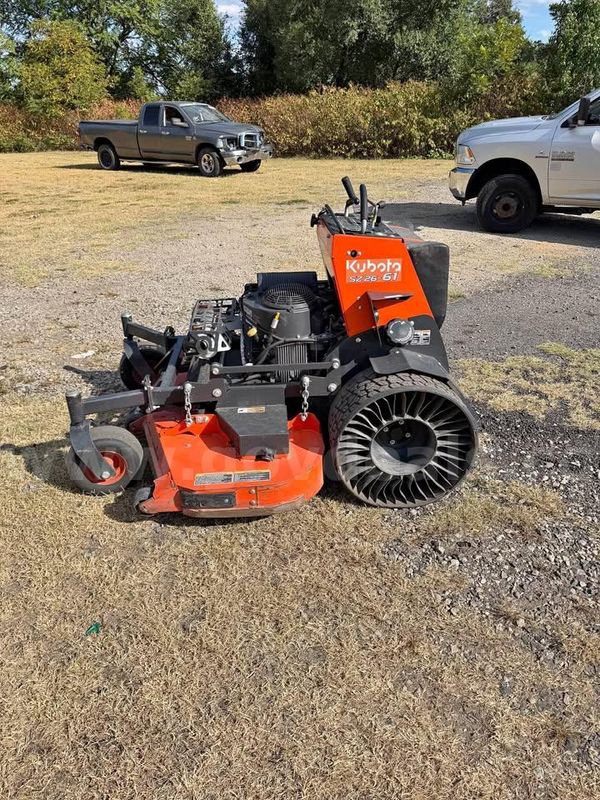 2024 Kubota stand on mower sz26nc-61-2