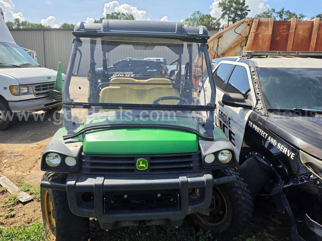 John Deere XUV825M Gator (Gas)