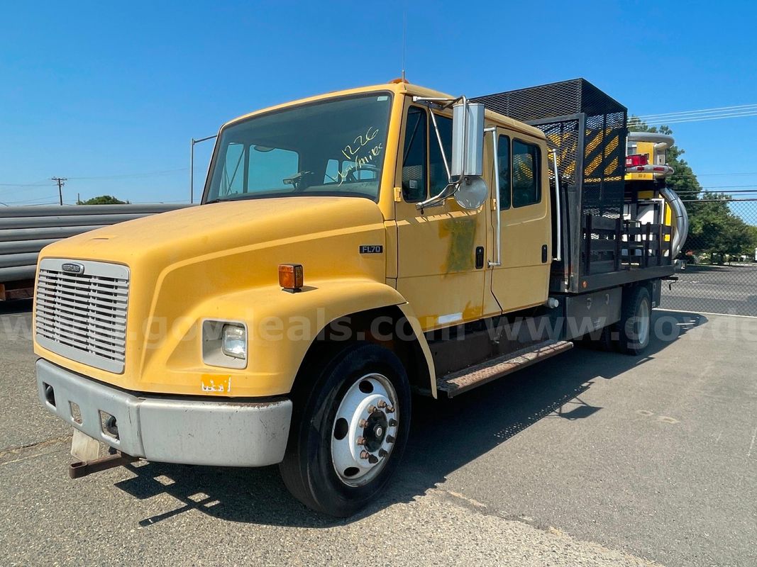 2002 Freightliner FL70