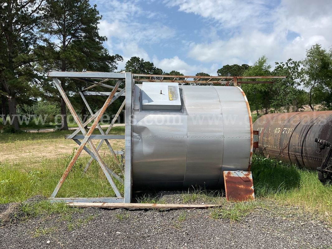 Duraco 3000 gallon oil tank