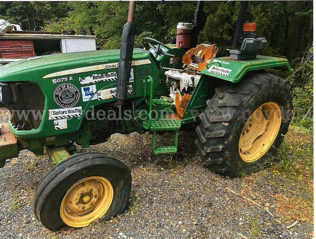 2010 John Deere 5075E Tractor