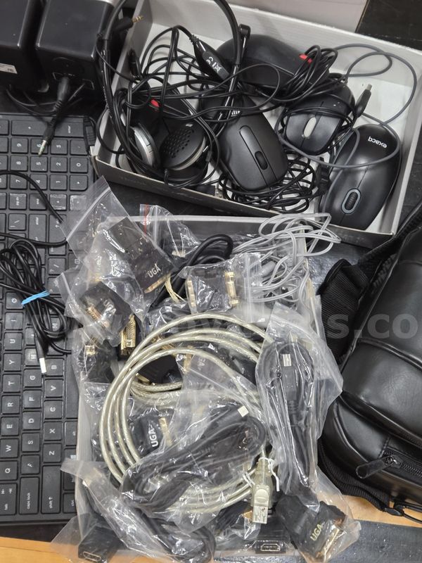 Cords/Keyboards/Keyboards and cases for ipads