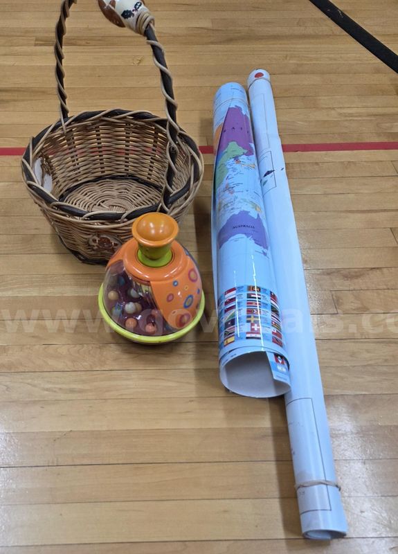 Toy Spinner/Gingerbread Basket and 2 maps