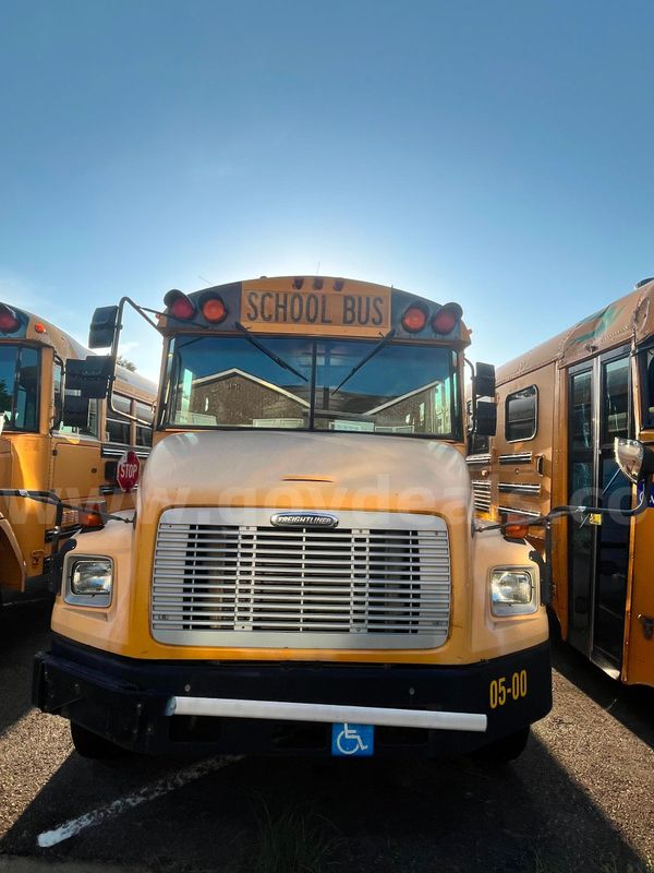 2005 Freightliner/Thomas Bus #2184 (CA1458)
