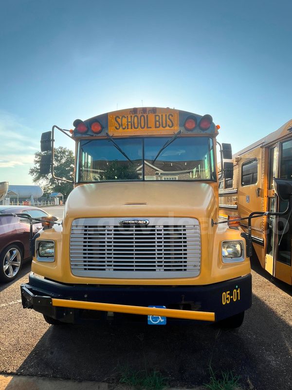 2005 Freightliner/Thomas Bus #2185 (CA1459)