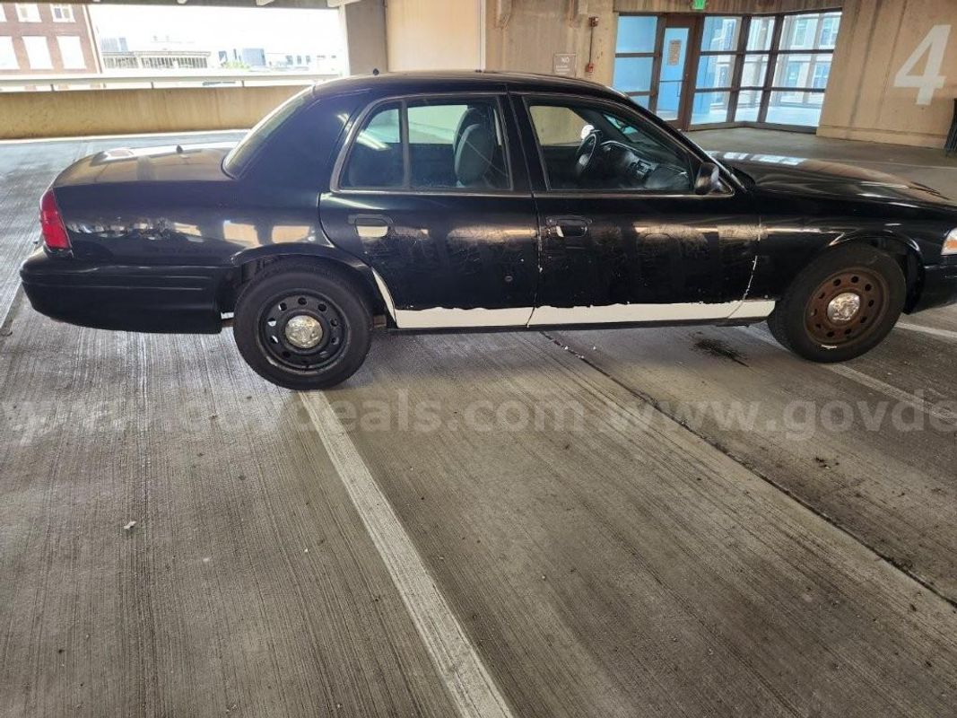 2011 Ford Crown Victoria POLICE VEHICLE