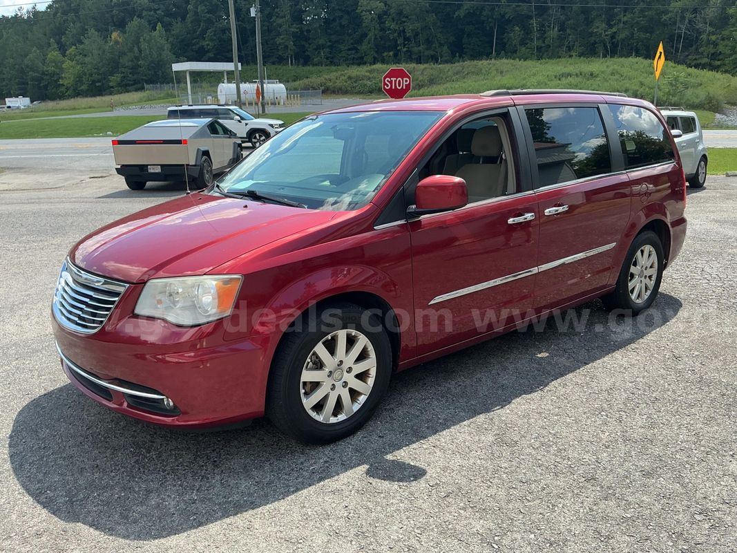 2014 Chrysler Town & Country Touring/3.6L-clean title/clean Carfax runs/drives