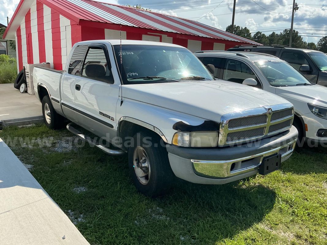 1999 DODGE RAM 1500 ST- 5.9L-automatic/runs/drives - clean title