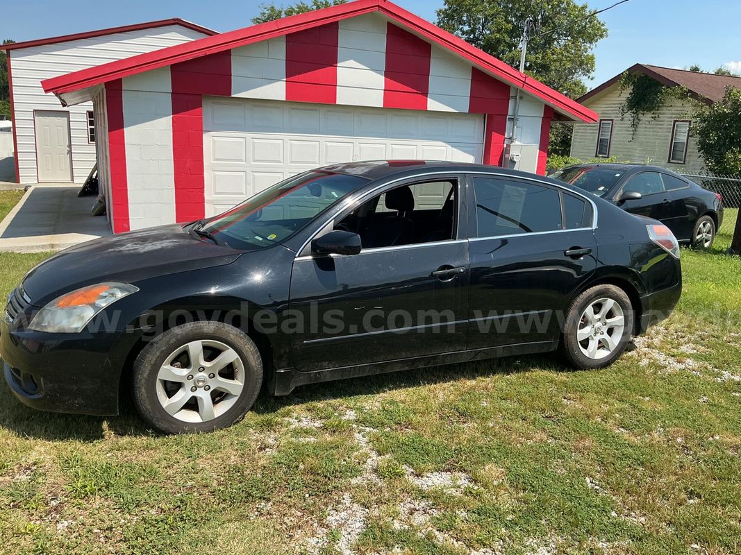 2008 Nissan Altima 2.5L/automatic/clean title/ -Runs/Drives- NO RESERVE