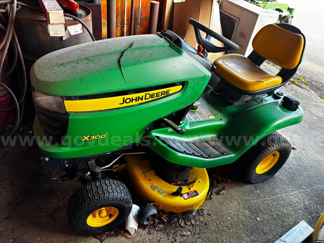 John Deere Riding Mower