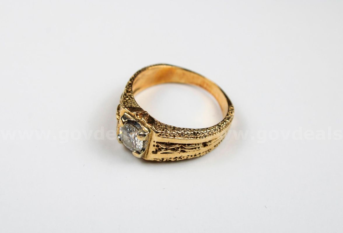 Gold Man’s Diamond Ring