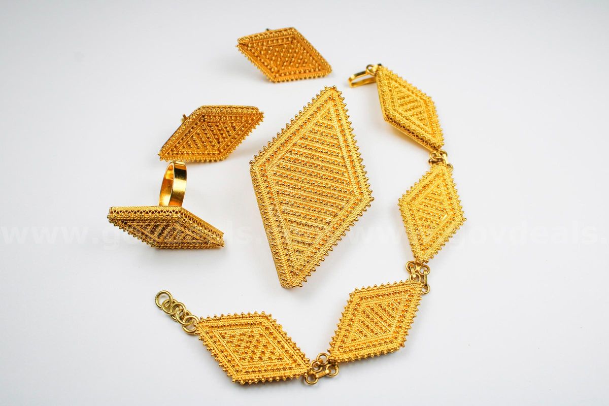 Matching Set of 18kt Gold Jewelry