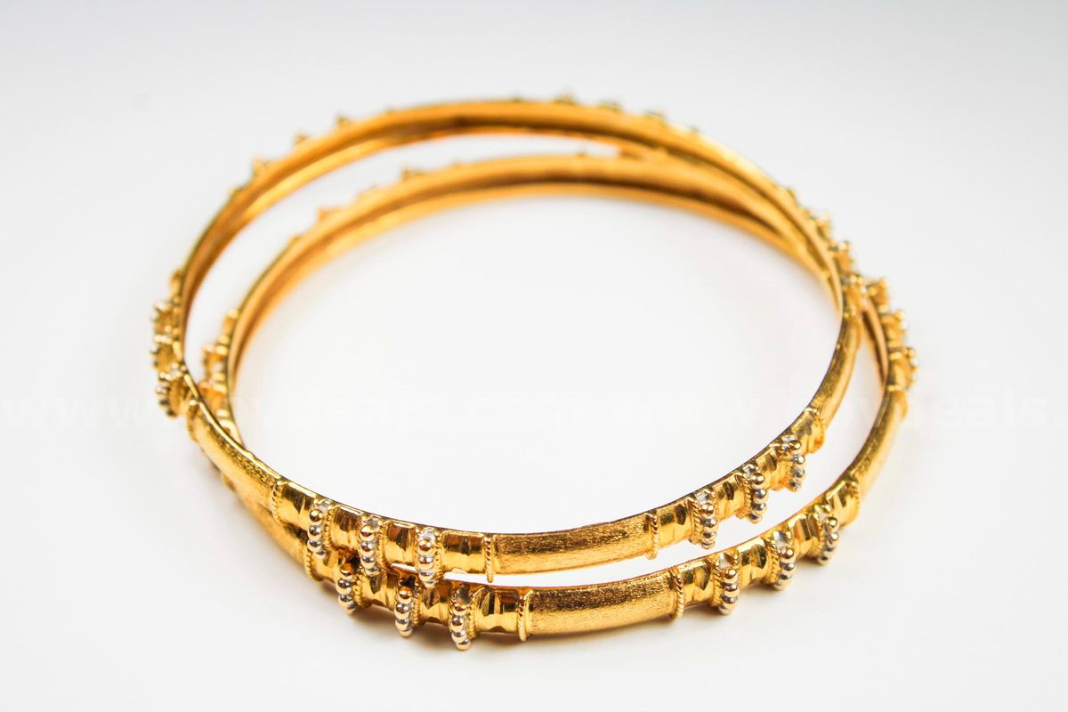 18kt Gold Bangle Bracelet Lot