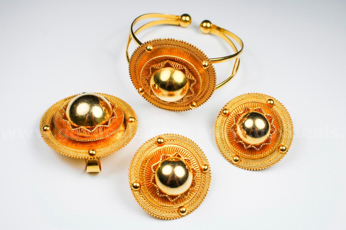 Matching 18kt Yellow Gold Jewelry Set