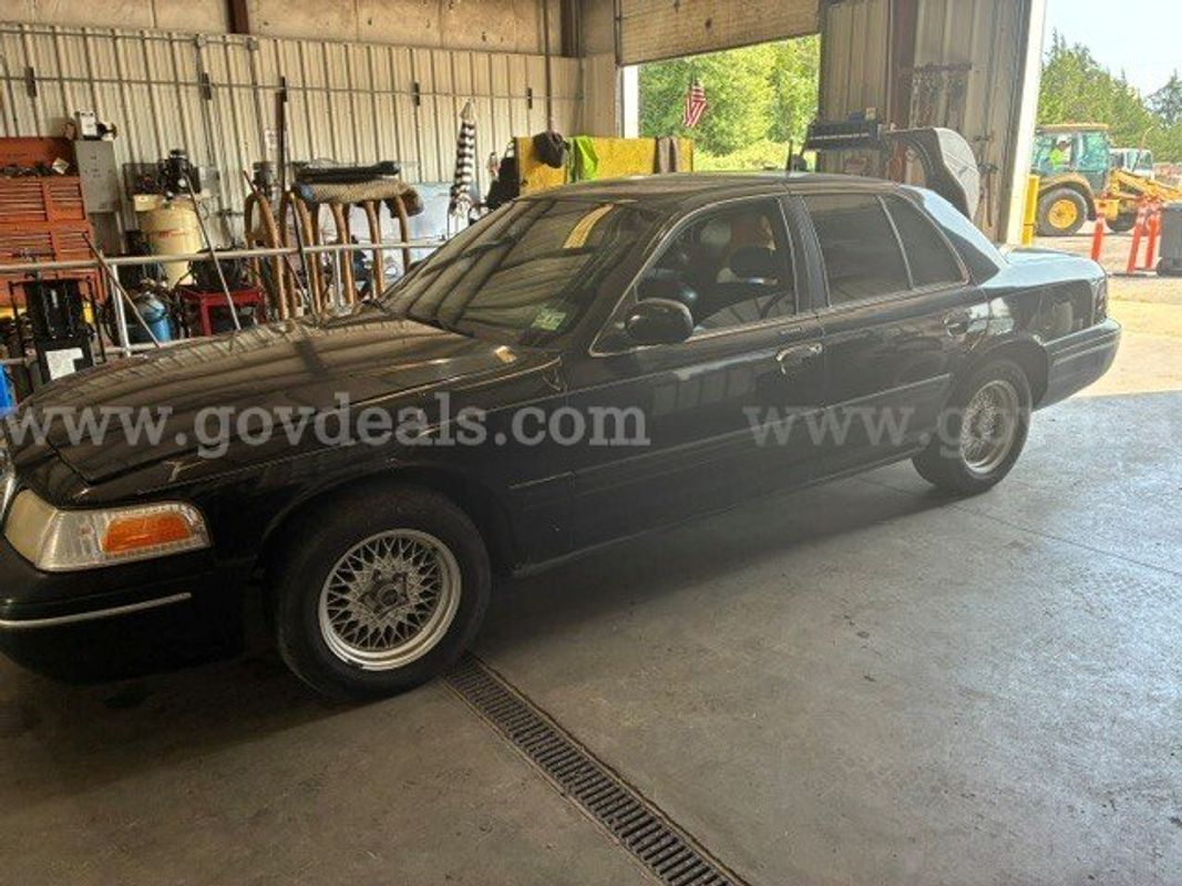 2000 Ford Crown Victoria