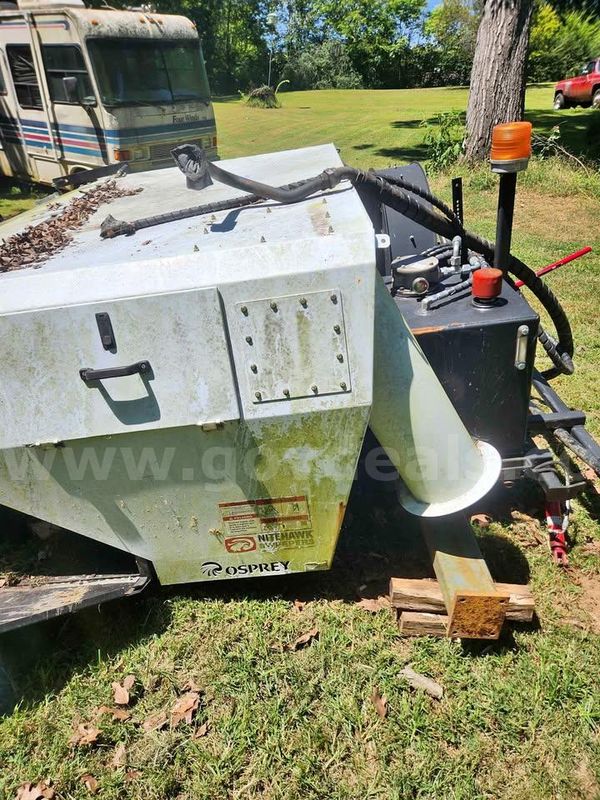 2019 NIGHTHAWK OSPREY PARKING LOT SWEEPER BED