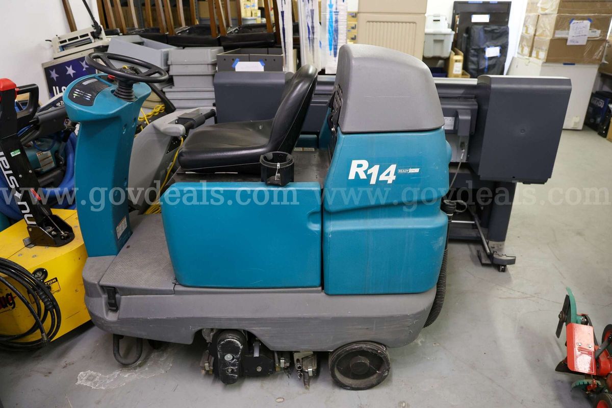 Ride-on Carpet Maintainer