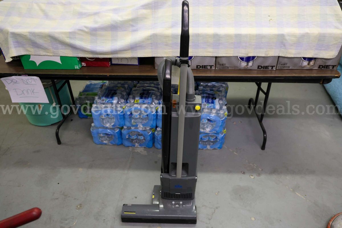 Windsor Versamatic 18 Dual Motor Vacuum
