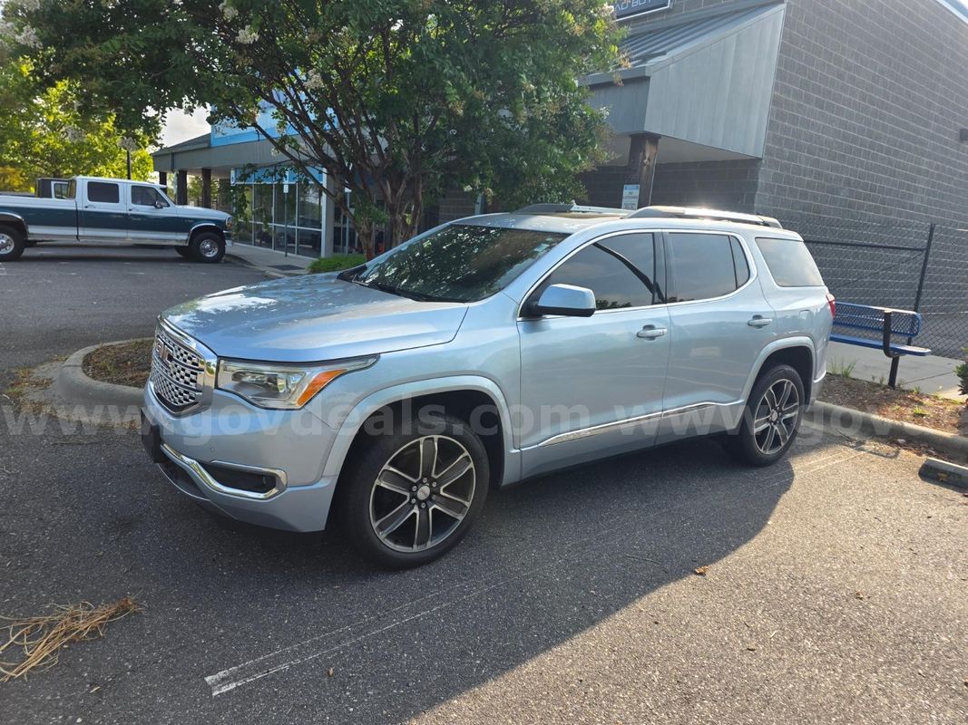 2017 GMC Acadia Denali Nice Clean SUV