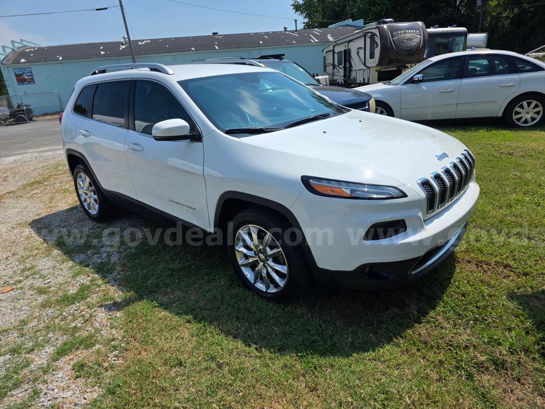 2017 Jeep Cherokee Limited only 124k miles