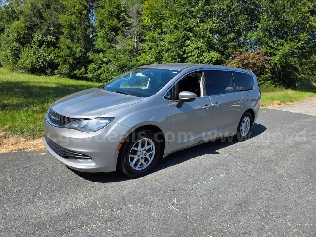 2017 Chrysler Pacifica Touring Minivan