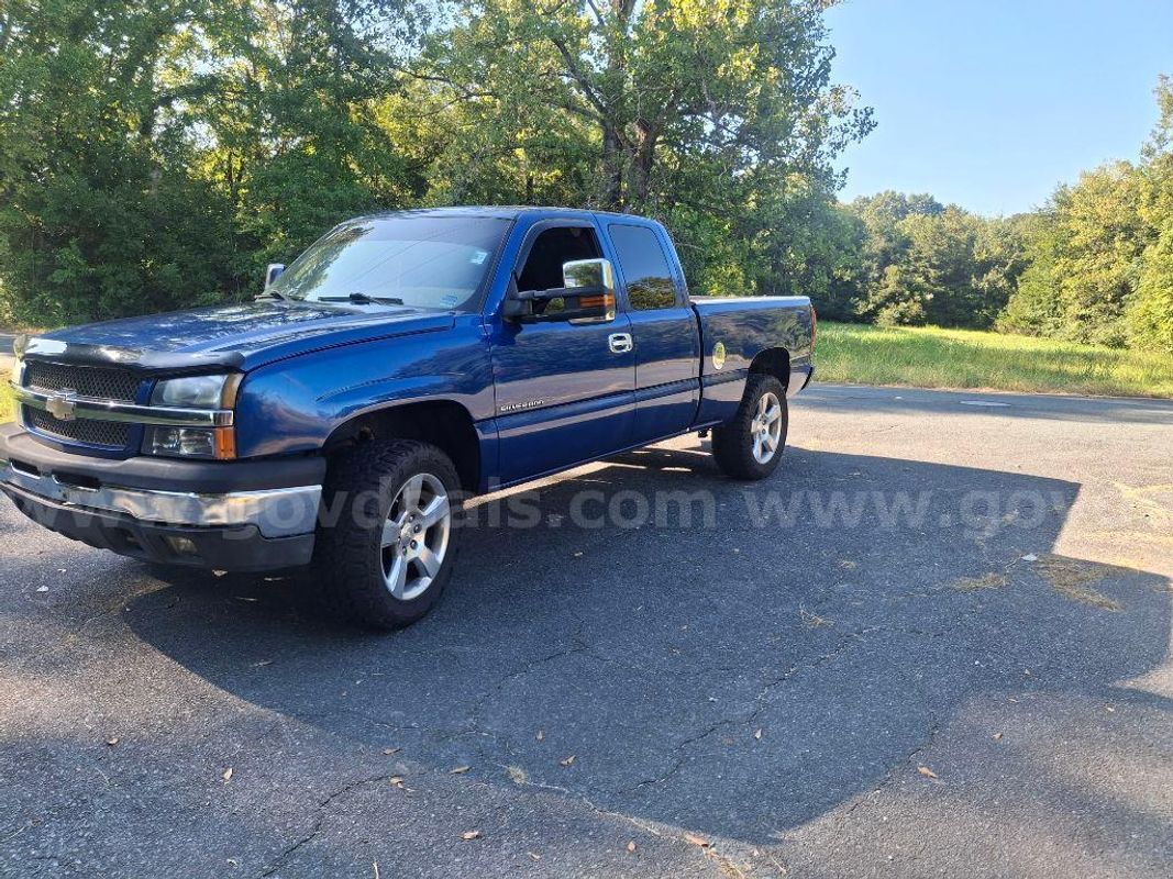 2004 Chevrolet Silverado 1500 Ext. Cab Short Bed 4WD