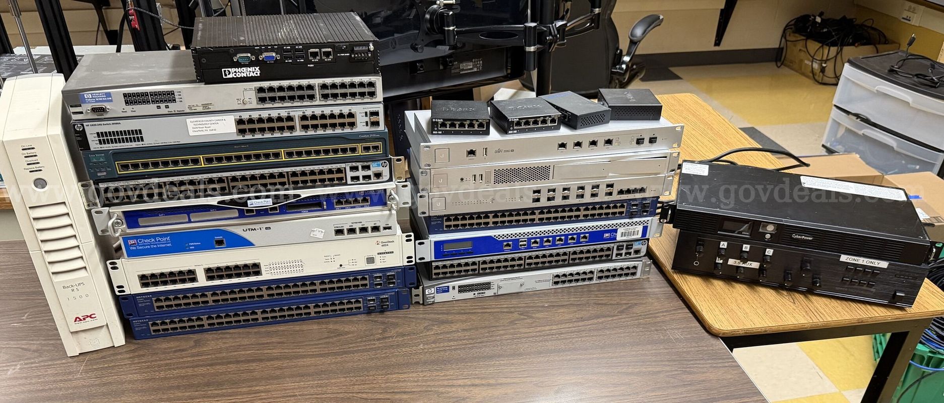 Lot of Switches, server, Amp, UPS *No shipping