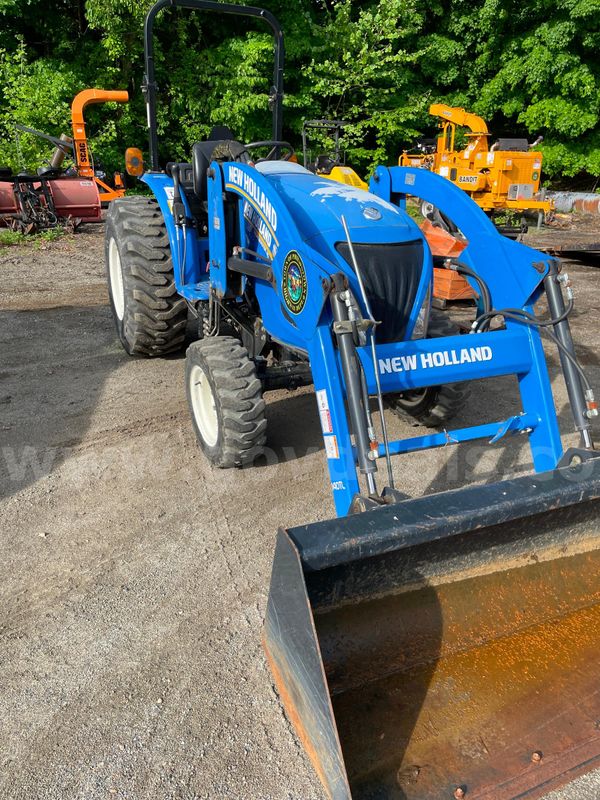 2019 New Holland Tractor Workmaster
