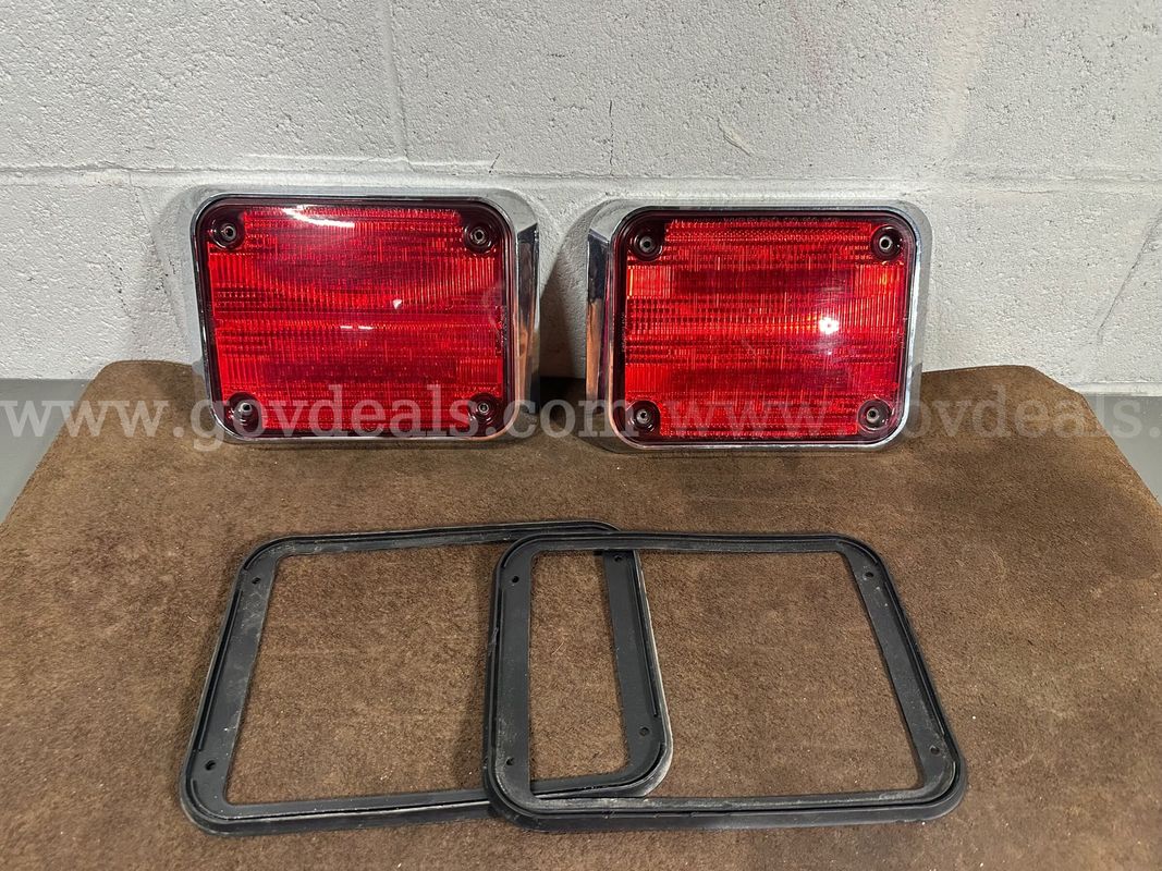 Pair of 2023 RED Whelen 900 Series Smart Lights-WILL SHIP