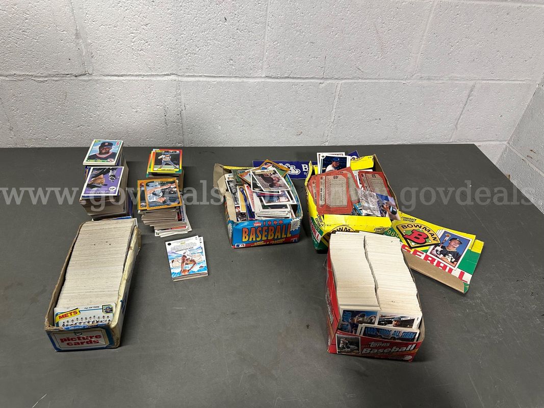 Lot of Mixed Baseball Cards-WILL SHIP