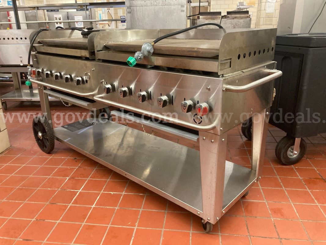Crown Verity MG-72LP 72" Portable Outdoor Griddle - Liquid Propane